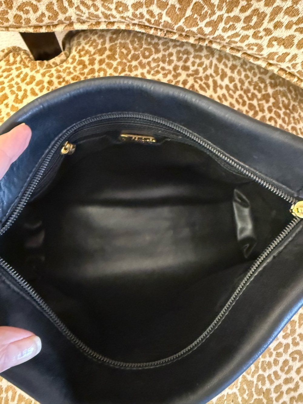 💯Auth FENDI Black Woven Leather Shoulder Bag w Braided handle & Gold hardware - Picture 9 of 10